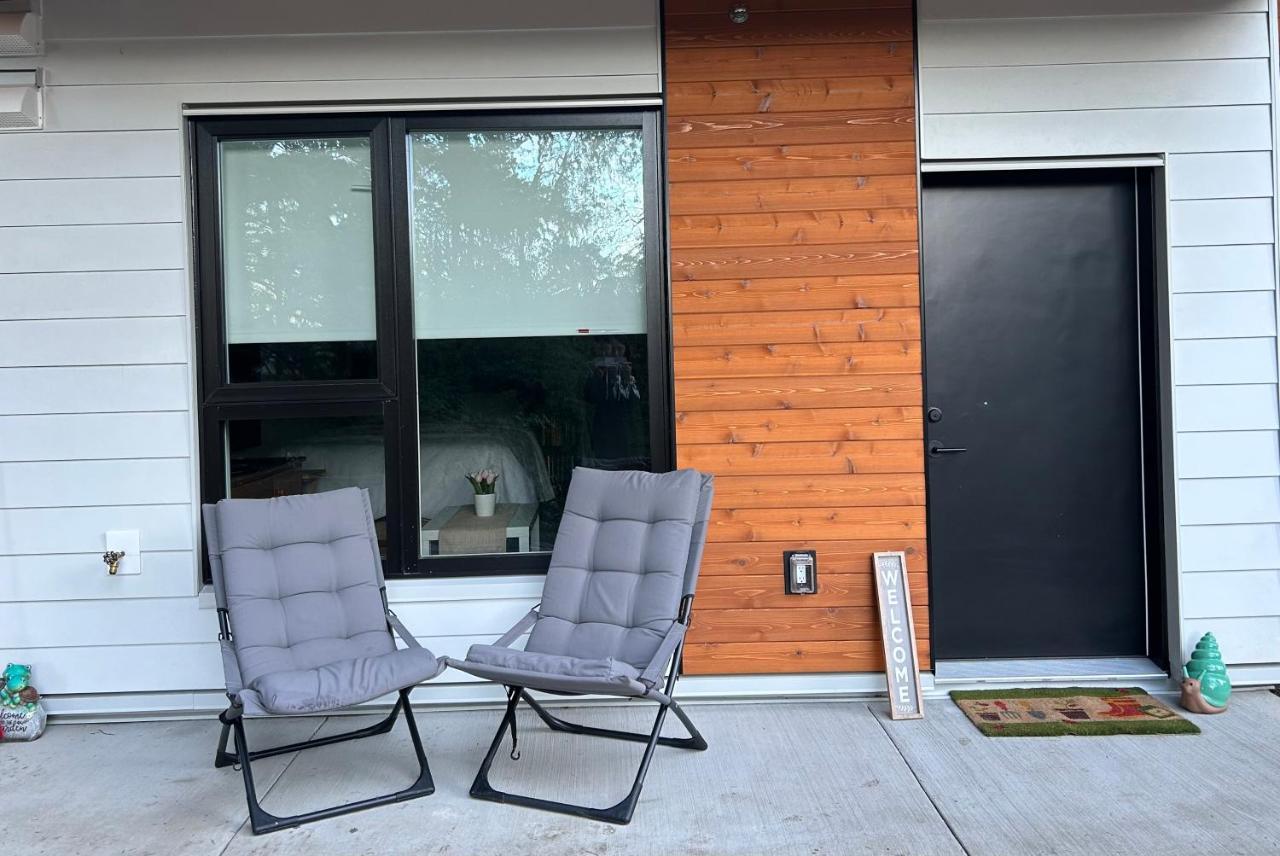 Victoria Private Studio Suite Colwood ภายนอก รูปภาพ